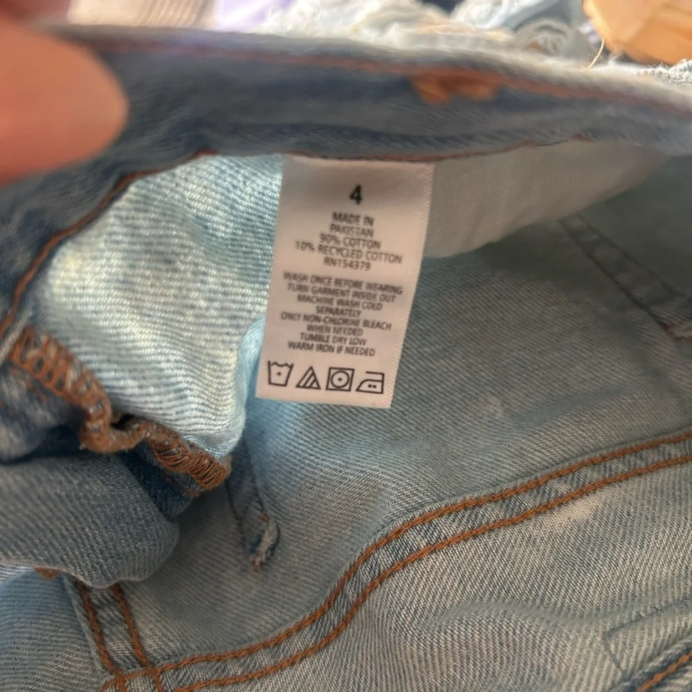 Aeropostale Women’s Size 4 Vintage High-Rise Jean Shorts Distressed Light Wash